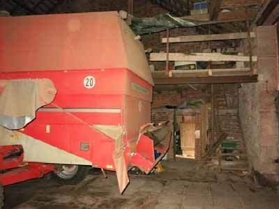 Foto 22 von 26 — Zweifamilienhaus, gewerblich genutztes Grundstück, Kfz-Stellplatz, Garage, Gewerbeeinheit (z.B. Laden, Büro), und gewerblich nutzbare Nebengebäude