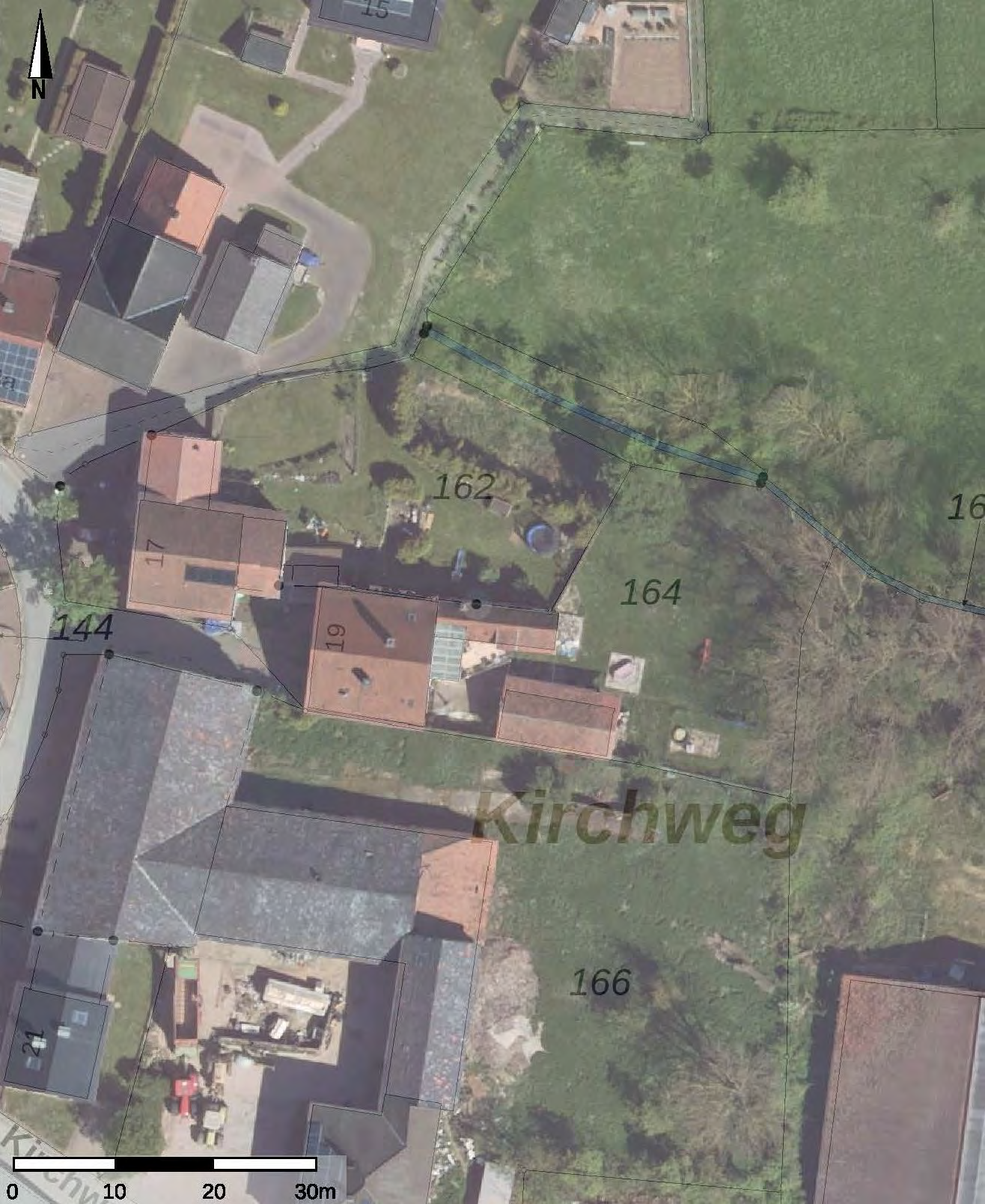 Foto 5 von 5 — Zweifamilienhaus, Garage, Die Wertermittlung erfolgte ohne Innenbesichtigung
