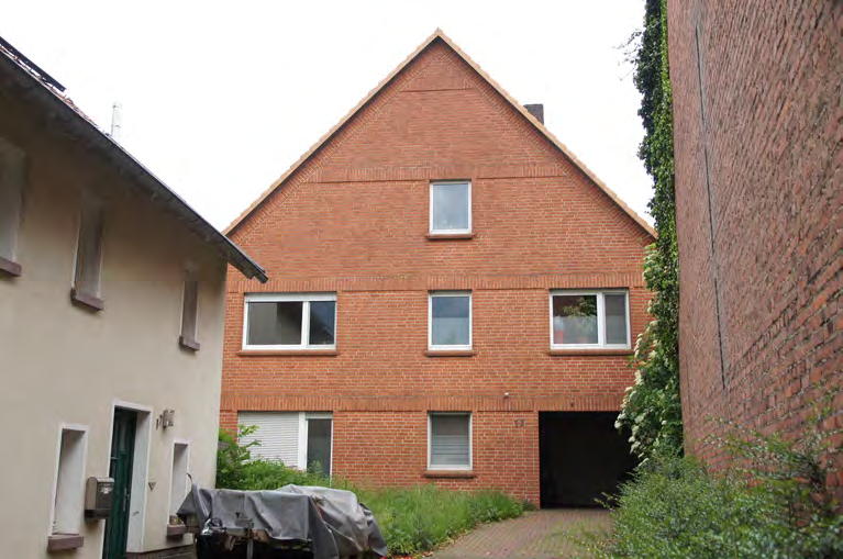 Foto 1 von 5 — Zweifamilienhaus, Garage, Die Wertermittlung erfolgte ohne Innenbesichtigung