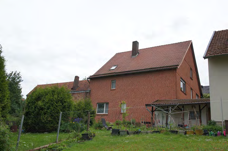 Foto 2 von 5 — Zweifamilienhaus, Garage, Die Wertermittlung erfolgte ohne Innenbesichtigung