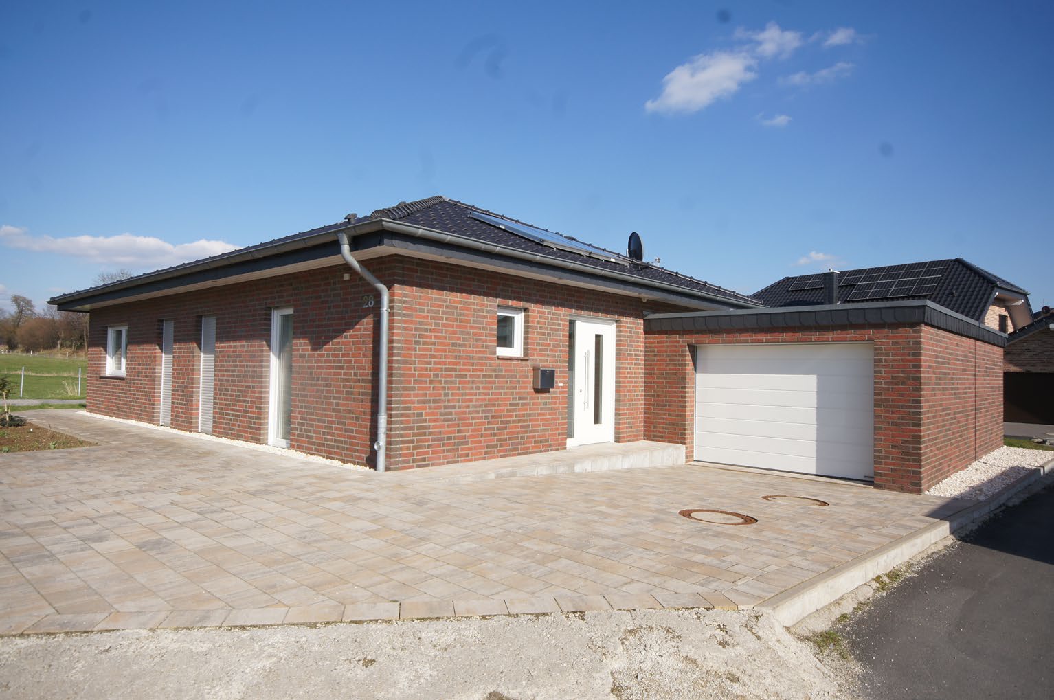 Foto 1 von 5 — Kfz-Stellplatz, Garage, Einfamilienhaus, Erbbaurecht