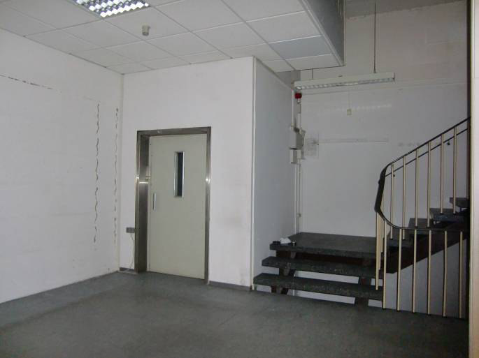Foto 13 von 29 — Gewerbeeinheit (z.B. Laden, Büro), Gewerbeeinheit (z.B. Laden, Büro), Gewerbeeinheit (z.B. Laden, Büro)