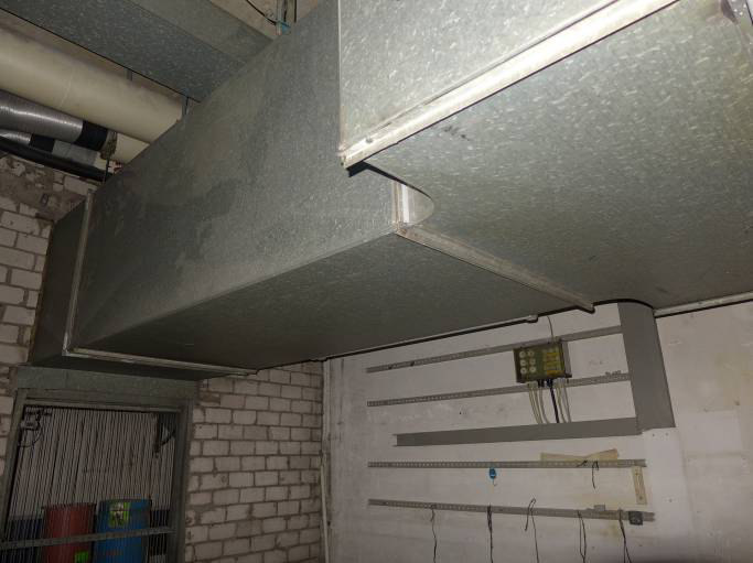 Foto 10 von 29 — Gewerbeeinheit (z.B. Laden, Büro), Gewerbeeinheit (z.B. Laden, Büro), Gewerbeeinheit (z.B. Laden, Büro)