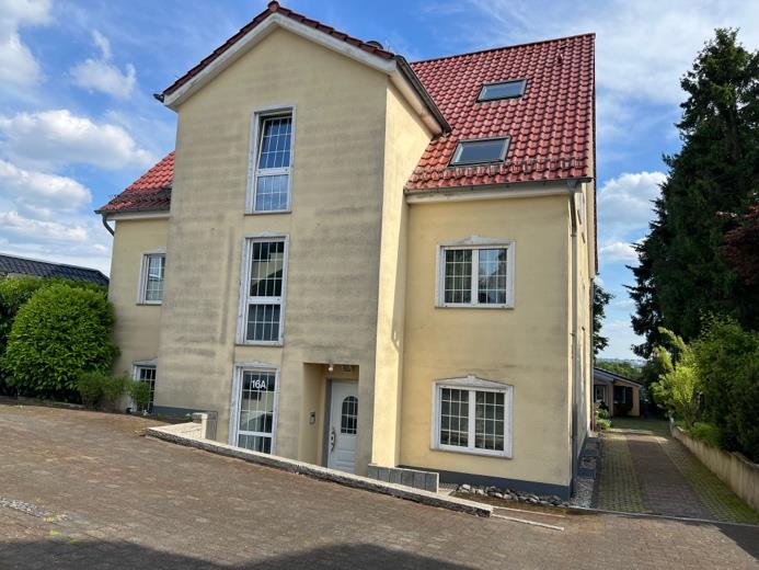 Foto 3 von 9 — Kfz-Stellplatz, Eigentumswohnung (3 bis 4 Zimmer), Sondernutzungsrecht Garten