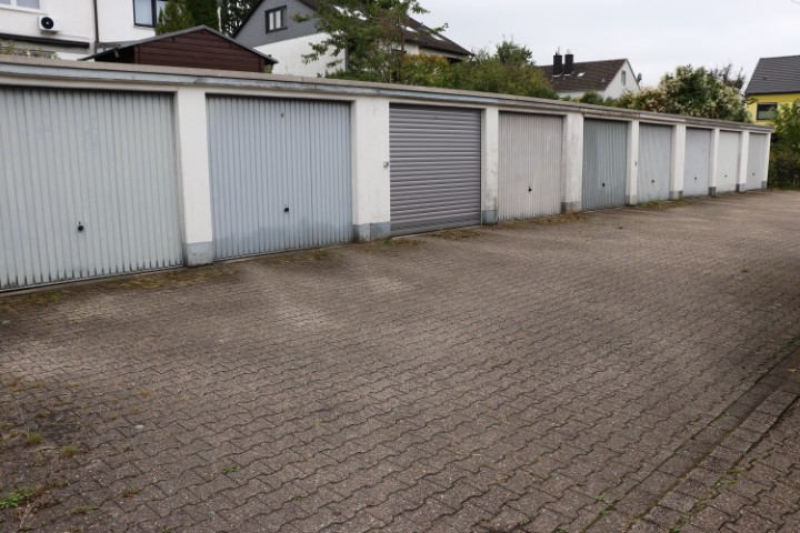 Foto 6 von 15 — Reihenhaus, Garage