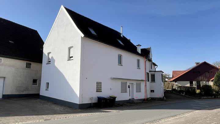 Foto 2 von 11 — Zweifamilienhaus, Zweifamilienhaus mit Garage