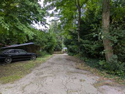 Foto 13 von 13 — Zweifamilienhaus, Garage