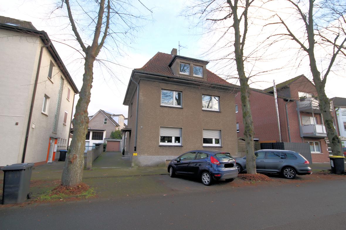 Foto 8 von 12 — Mehrfamilienhaus, Garage, Dreifamilienhaus mit Doppelgarage