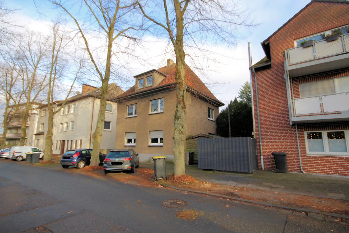 Foto 5 von 12 — Mehrfamilienhaus, Garage, Dreifamilienhaus mit Doppelgarage
