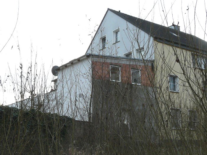 Foto 5 von 7 — Garage, Gewerbeeinheit (z.B. Laden, Büro), Einfamilienhaus