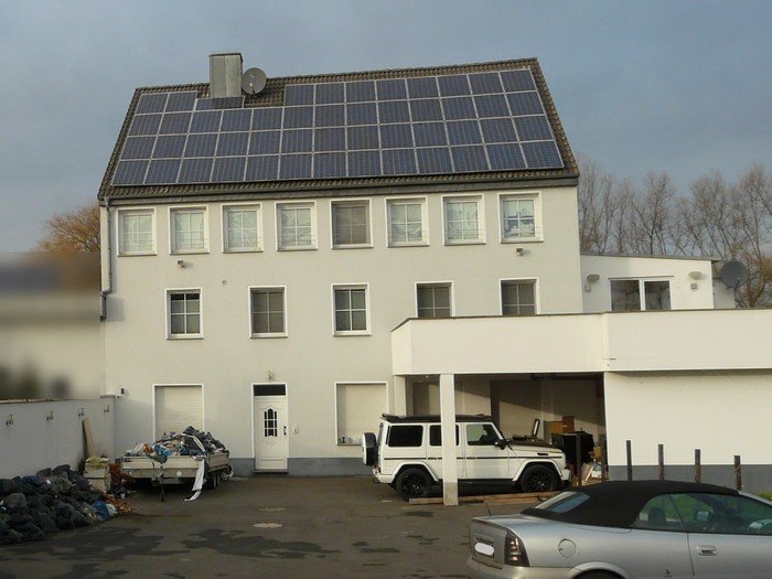 Foto 2 von 7 — Garage, Gewerbeeinheit (z.B. Laden, Büro), Einfamilienhaus