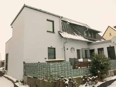 Foto 4 von 17 — Kfz-Stellplatz, Einfamilienhaus, Einfamilienhaus mit Carport und Abstellraum