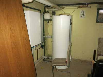 Foto 12 von 17 — Kfz-Stellplatz, Einfamilienhaus, Einfamilienhaus mit Carport und Abstellraum