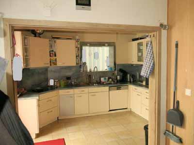 Foto 9 von 17 — Kfz-Stellplatz, Einfamilienhaus, Einfamilienhaus mit Carport und Abstellraum