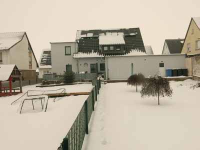 Foto 5 von 17 — Kfz-Stellplatz, Einfamilienhaus, Einfamilienhaus mit Carport und Abstellraum
