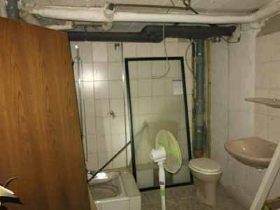 Foto 14 von 17 — Kfz-Stellplatz, Einfamilienhaus, Einfamilienhaus mit Carport und Abstellraum
