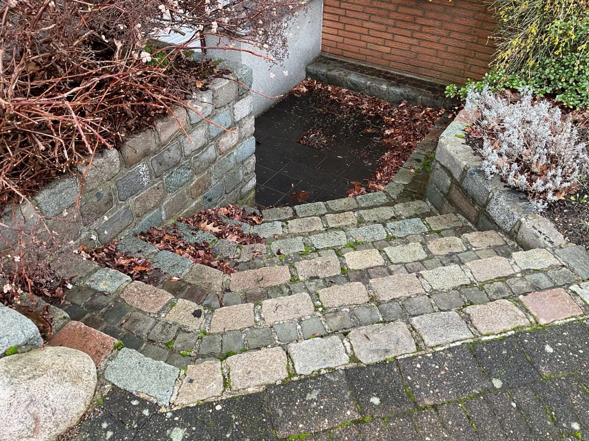 Foto 10 von 14 — Zweifamilienhaus, Garage, Gartenhaus