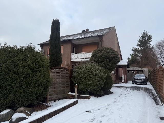 Foto 1 von 15 — Zweifamilienhaus, Carport