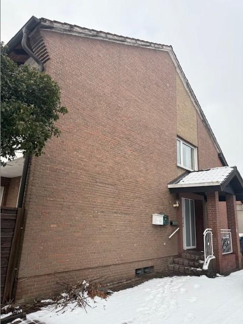 Foto 2 von 15 — Zweifamilienhaus, Carport