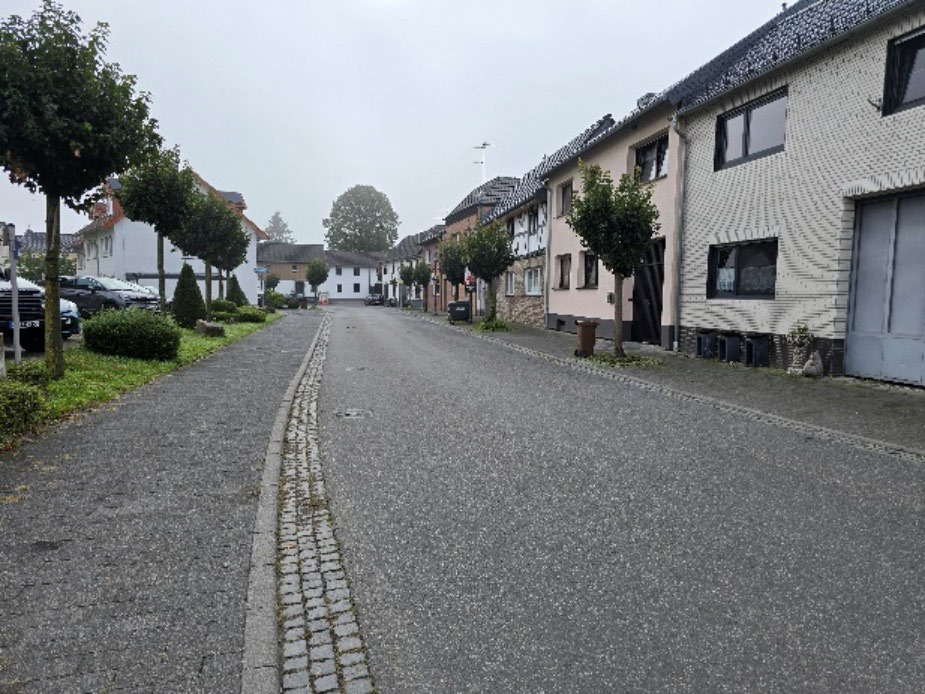 Foto 5 von 12 — unbebautes Grundstück, unbebautes Grundstück, Kfz-Stellplatz, Einfamilienhaus