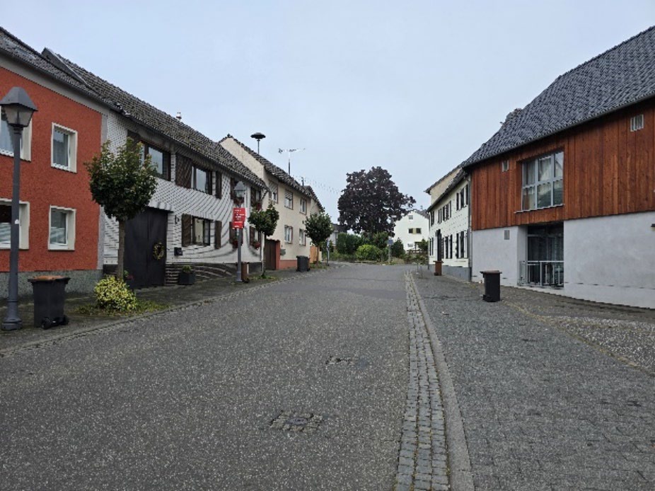 Foto 6 von 12 — unbebautes Grundstück, unbebautes Grundstück, Kfz-Stellplatz, Einfamilienhaus