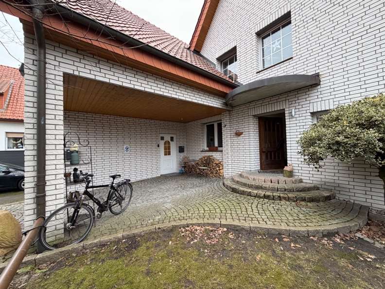 Foto 24 von 33 — Zweifamilienhaus, Garage
