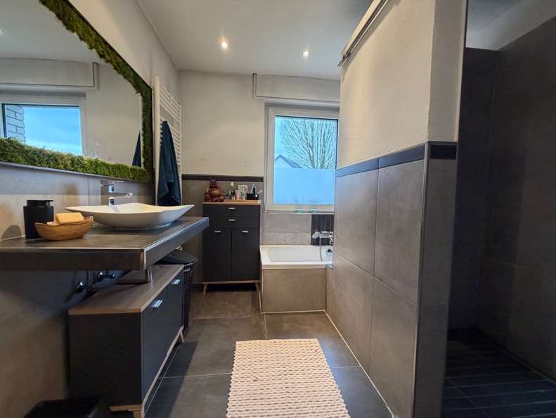 Foto 28 von 33 — Zweifamilienhaus, Garage