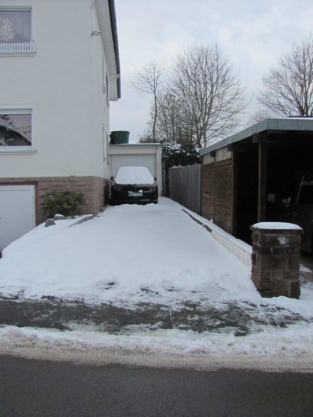 Foto 13 von 15 — Zweifamilienhaus, Garage