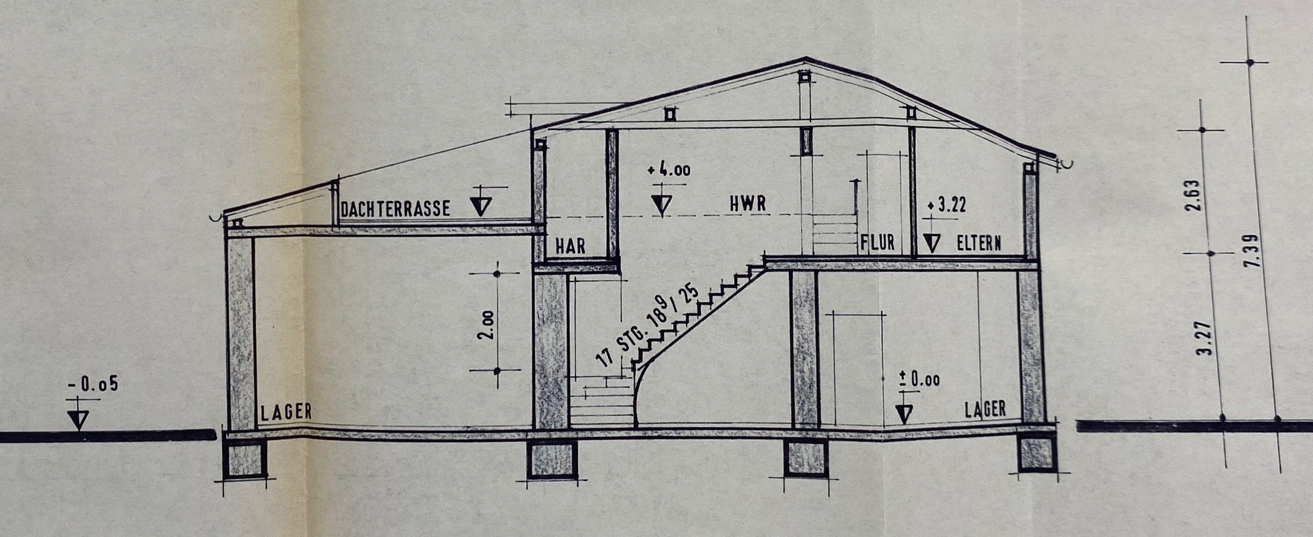 Foto 4 von 6 — Kfz-Stellplatz, Garage, Eigentumswohnung (3 bis 4 Zimmer), Kfz-Stellplatz, Gewerbeeinheit (z.B. Laden, Büro)