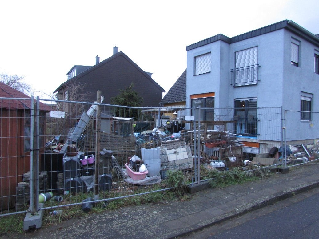 Foto 4 von 11 — Zweifamilienhaus, Kfz-Stellplatz, Doppelhaushälfte