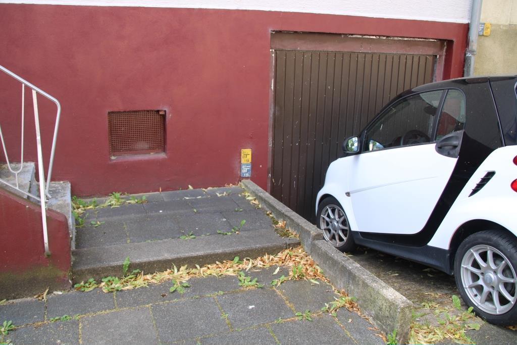 Foto 4 von 17 — Mehrfamilienhaus, Garage