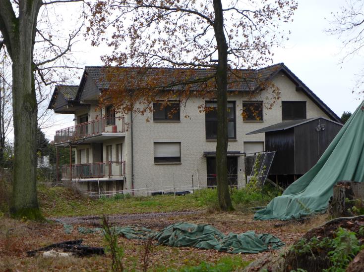 Foto 2 von 2 — land- und forstwirtschaftlich genutztes Grundstück, Mehrfamilienhaus