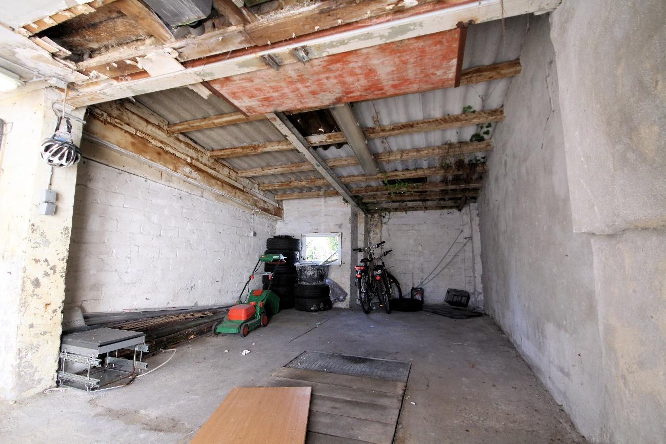 Foto 12 von 34 — Garage, Mehrfamilienhaus, Nebengebäude augenscheinlich baufällig