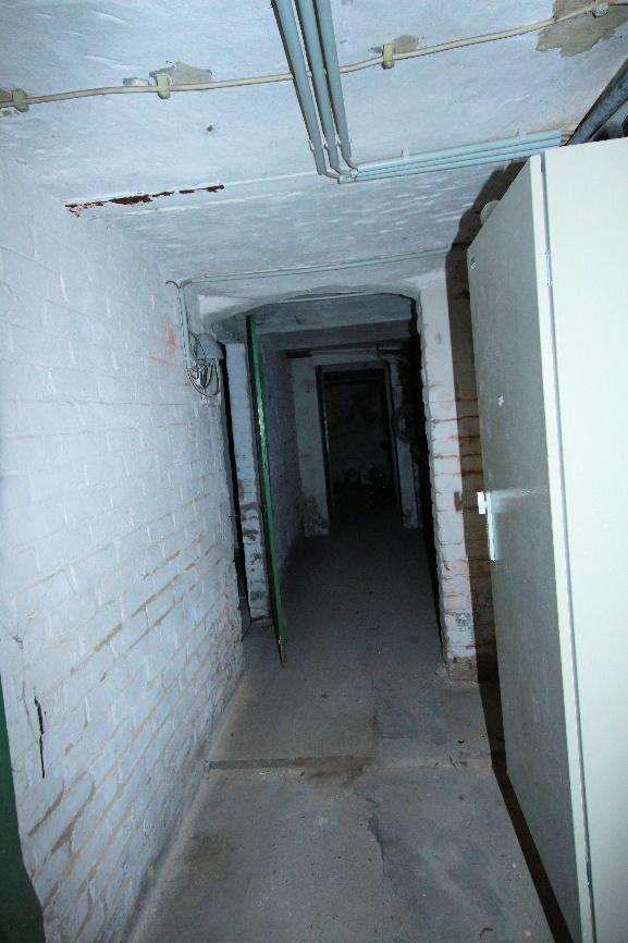 Foto 15 von 34 — Garage, Mehrfamilienhaus, Nebengebäude augenscheinlich baufällig