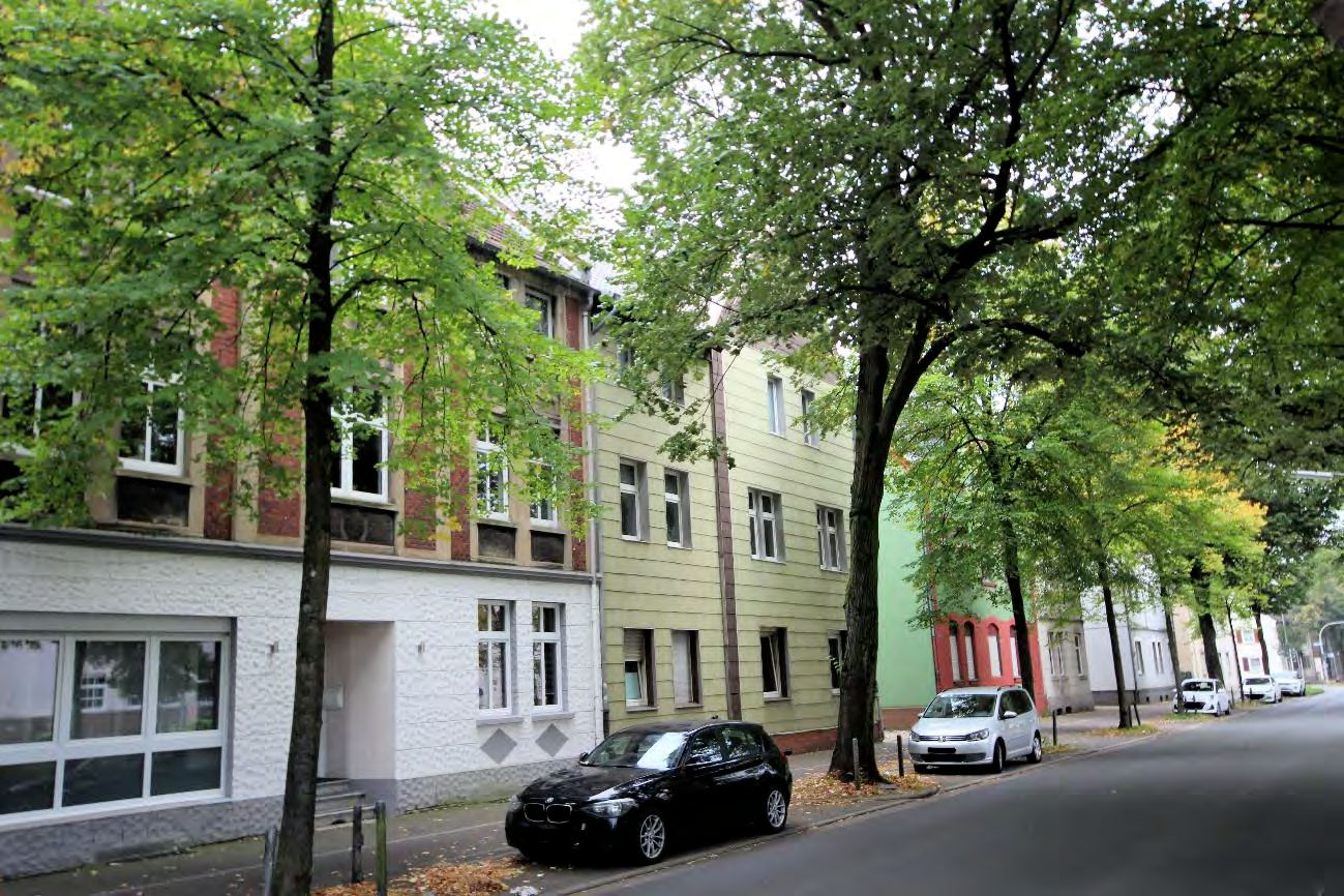 Foto 24 von 34 — Garage, Mehrfamilienhaus, Nebengebäude augenscheinlich baufällig