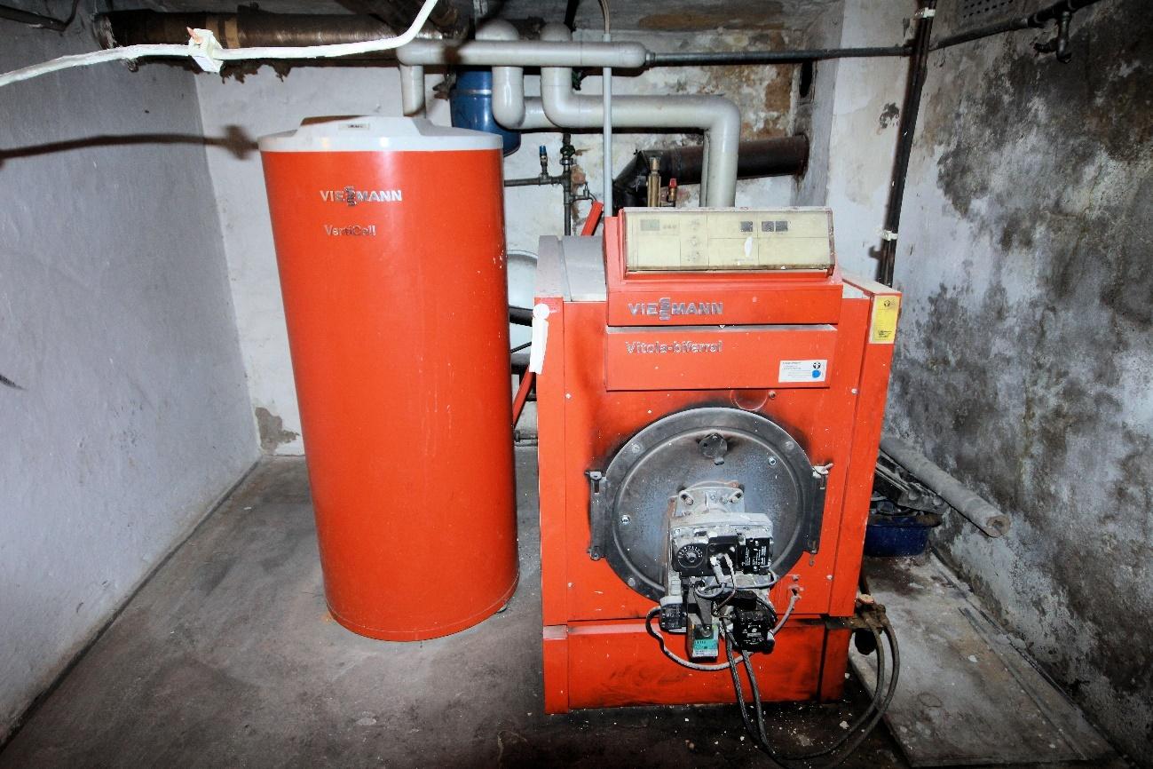 Foto 10 von 34 — Garage, Mehrfamilienhaus, Nebengebäude augenscheinlich baufällig