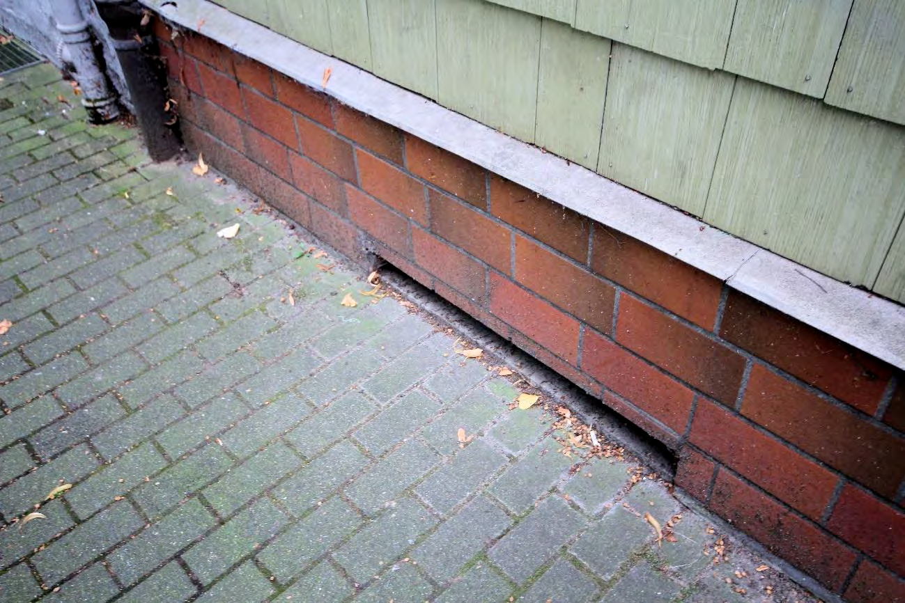 Foto 26 von 34 — Garage, Mehrfamilienhaus, Nebengebäude augenscheinlich baufällig