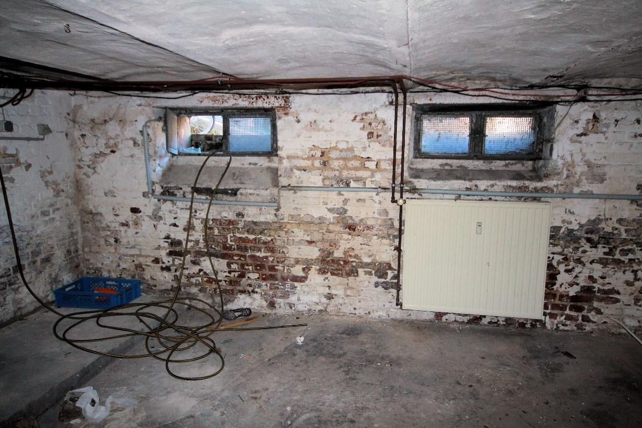 Foto 5 von 34 — Garage, Mehrfamilienhaus, Nebengebäude augenscheinlich baufällig