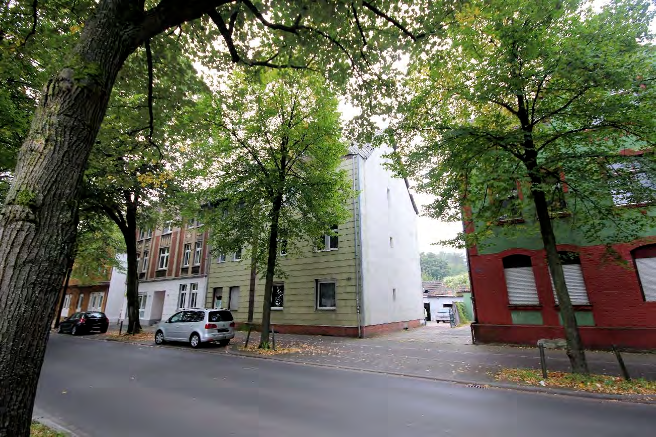 Foto 20 von 34 — Garage, Mehrfamilienhaus, Nebengebäude augenscheinlich baufällig