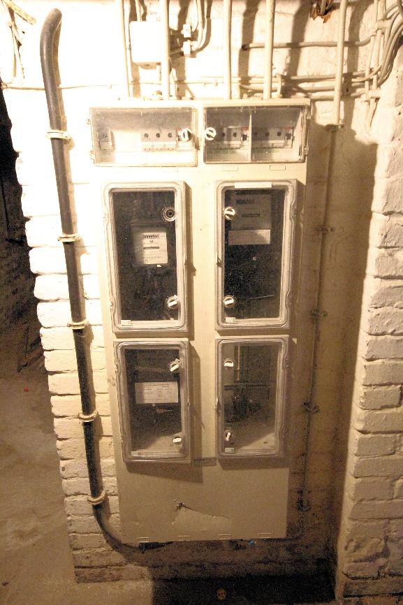 Foto 16 von 34 — Garage, Mehrfamilienhaus, Nebengebäude augenscheinlich baufällig