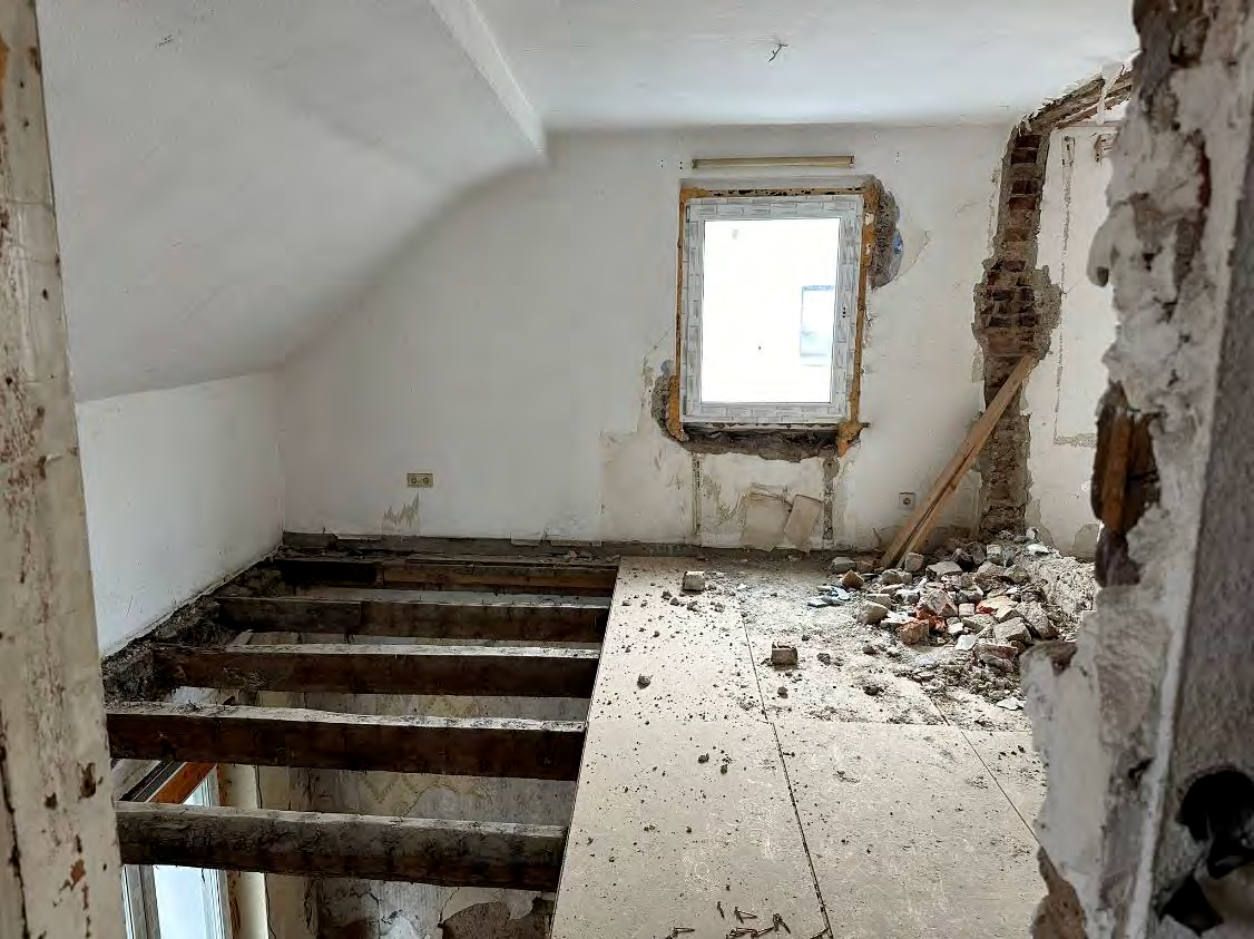 Foto 42 von 56 — Einfamilienhaus, Garagengebäude