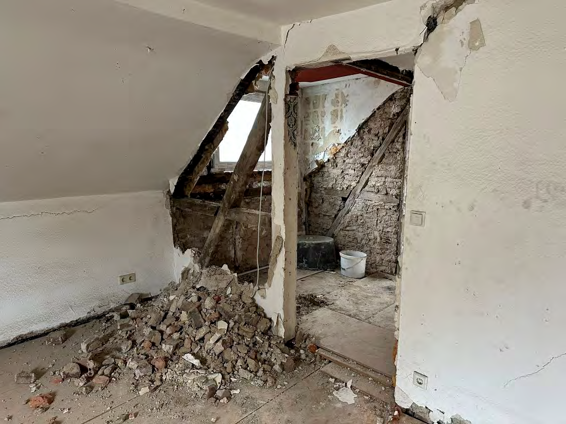 Foto 45 von 56 — Einfamilienhaus, Garagengebäude