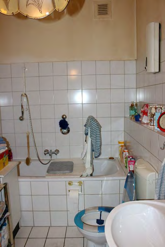 Foto 35 von 122 — Eigentumswohnung (1 bis 2 Zimmer), ETW Nr. 2 im EG: Diele, Schlafzimmer, Badezimmer, Wohnzimmer mit offenem Küchenbereich. Die ETW Nr. 2 ist zum Wertermittlungsstichtag vermietet.