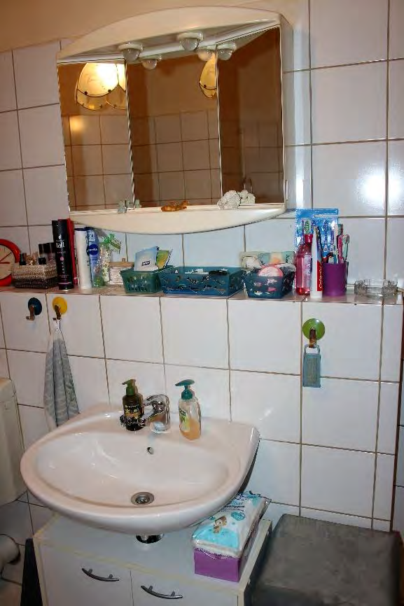Foto 34 von 122 — Eigentumswohnung (1 bis 2 Zimmer), ETW Nr. 2 im EG: Diele, Schlafzimmer, Badezimmer, Wohnzimmer mit offenem Küchenbereich. Die ETW Nr. 2 ist zum Wertermittlungsstichtag vermietet.