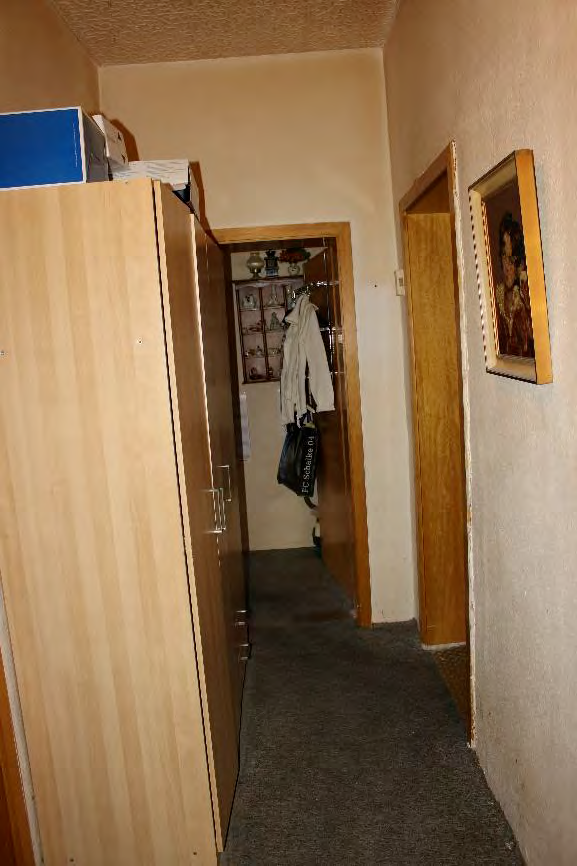 Foto 30 von 122 — Eigentumswohnung (1 bis 2 Zimmer), ETW Nr. 2 im EG: Diele, Schlafzimmer, Badezimmer, Wohnzimmer mit offenem Küchenbereich. Die ETW Nr. 2 ist zum Wertermittlungsstichtag vermietet.