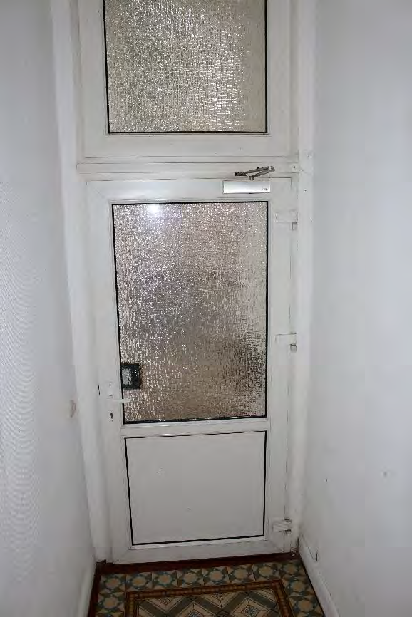 Foto 28 von 122 — Eigentumswohnung (1 bis 2 Zimmer), ETW Nr. 2 im EG: Diele, Schlafzimmer, Badezimmer, Wohnzimmer mit offenem Küchenbereich. Die ETW Nr. 2 ist zum Wertermittlungsstichtag vermietet.