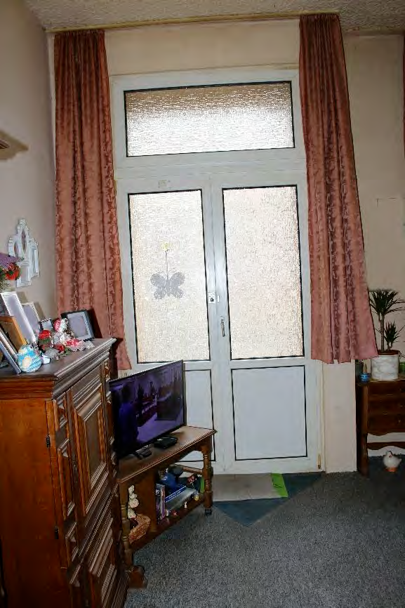Foto 38 von 122 — Eigentumswohnung (1 bis 2 Zimmer), ETW Nr. 2 im EG: Diele, Schlafzimmer, Badezimmer, Wohnzimmer mit offenem Küchenbereich. Die ETW Nr. 2 ist zum Wertermittlungsstichtag vermietet.