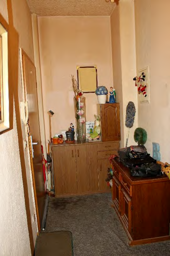 Foto 31 von 122 — Eigentumswohnung (1 bis 2 Zimmer), ETW Nr. 2 im EG: Diele, Schlafzimmer, Badezimmer, Wohnzimmer mit offenem Küchenbereich. Die ETW Nr. 2 ist zum Wertermittlungsstichtag vermietet.
