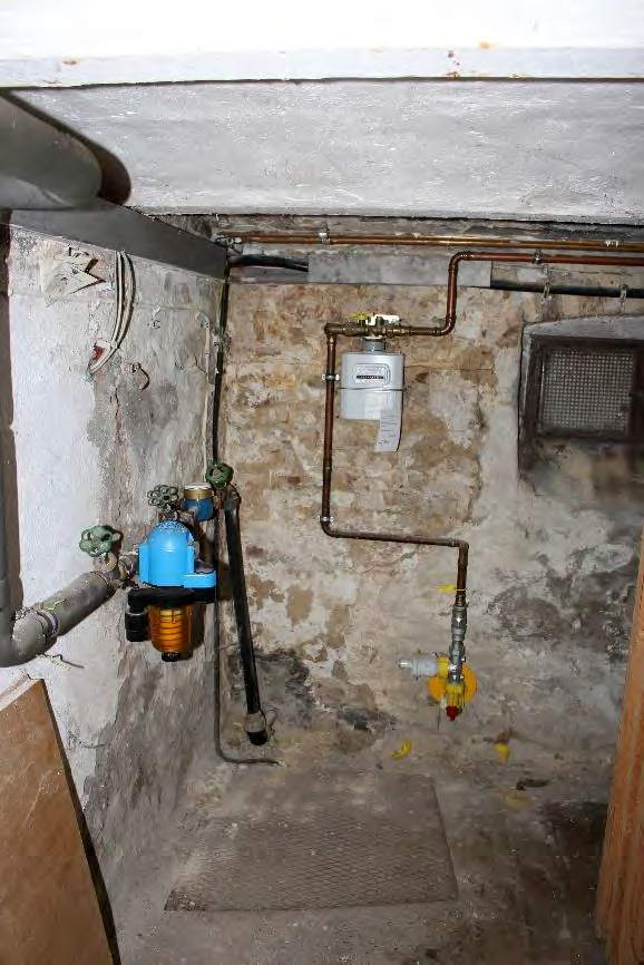 Foto 15 von 122 — Eigentumswohnung (1 bis 2 Zimmer), ETW Nr. 2 im EG: Diele, Schlafzimmer, Badezimmer, Wohnzimmer mit offenem Küchenbereich. Die ETW Nr. 2 ist zum Wertermittlungsstichtag vermietet.