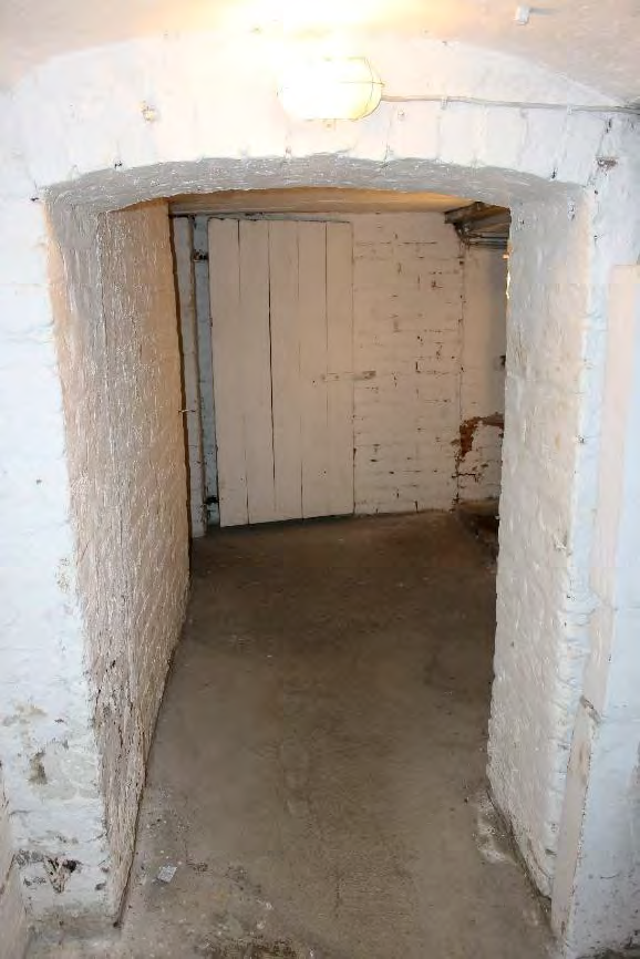 Foto 12 von 122 — Eigentumswohnung (1 bis 2 Zimmer), ETW Nr. 2 im EG: Diele, Schlafzimmer, Badezimmer, Wohnzimmer mit offenem Küchenbereich. Die ETW Nr. 2 ist zum Wertermittlungsstichtag vermietet.